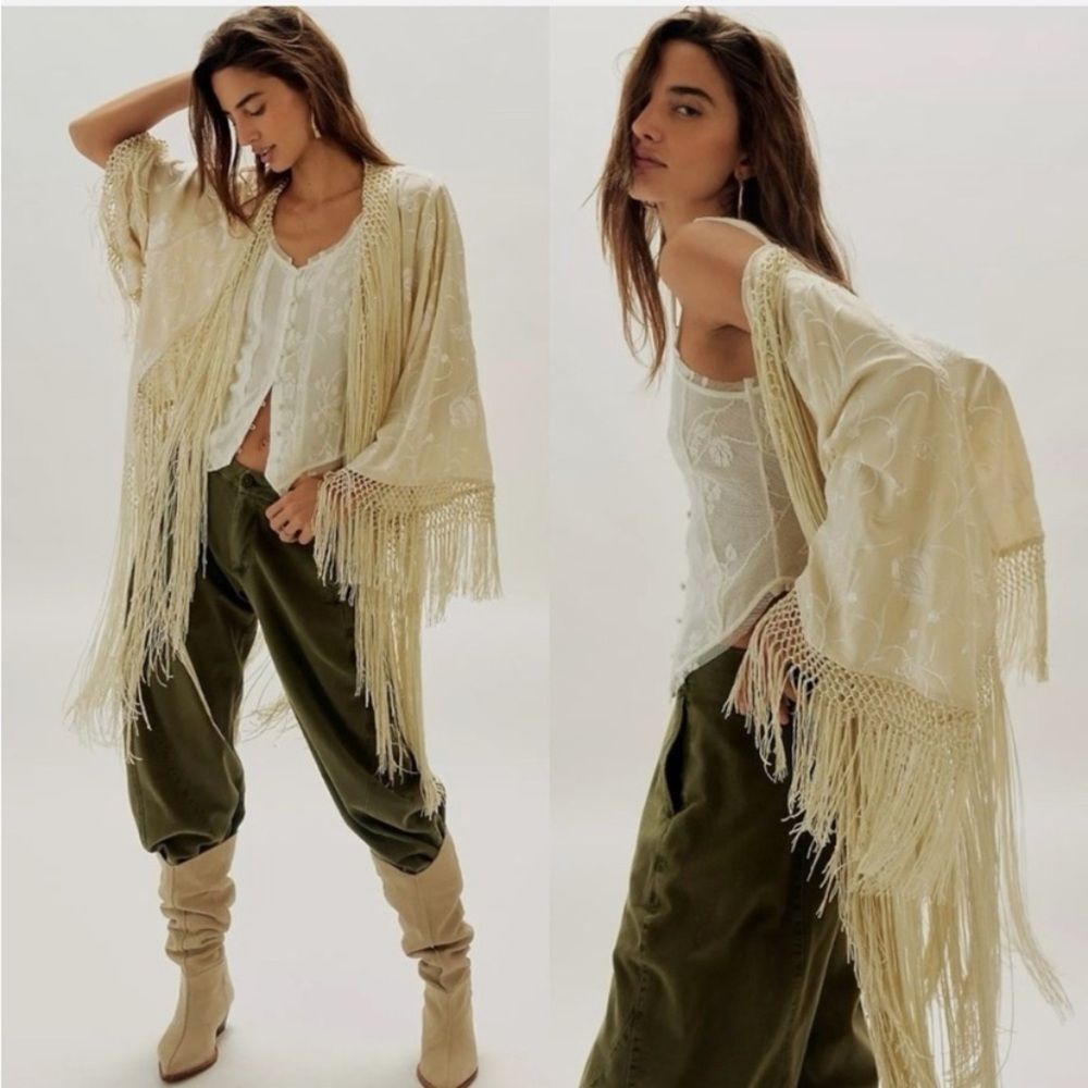 NWOT Free People Bohemian Witchy London Nights
Piano Duster Fringe Kimono Ivory